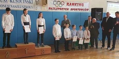 Powiększ grafikę: apel-podsumowujacy-sezon-sportowy-2019-160968.jpg