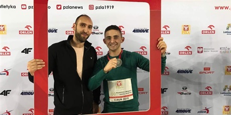 Karol Wiśniewski zdobył srebrny medal  w skoku w dal na Halowych Mistrzostwach Polski Juniorów